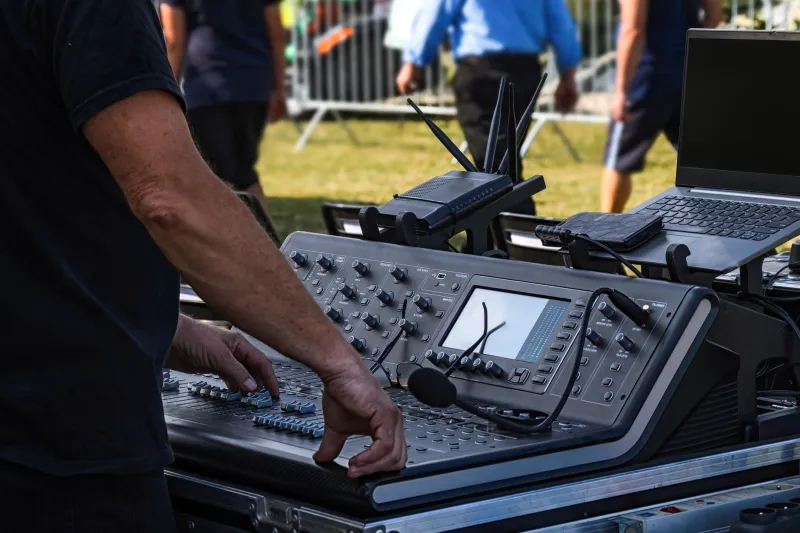 Invisible Architects: The Sound Engineers Who Decide Whether Your Favorite Festival Set Becomes a Legend