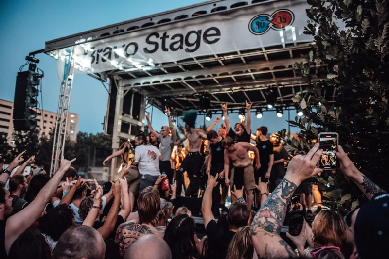 Loud, Quiet, Loud: The Deliberate Sonic Surgery Behind How Rock Bands Reshape Their Songs for Festival Crowds